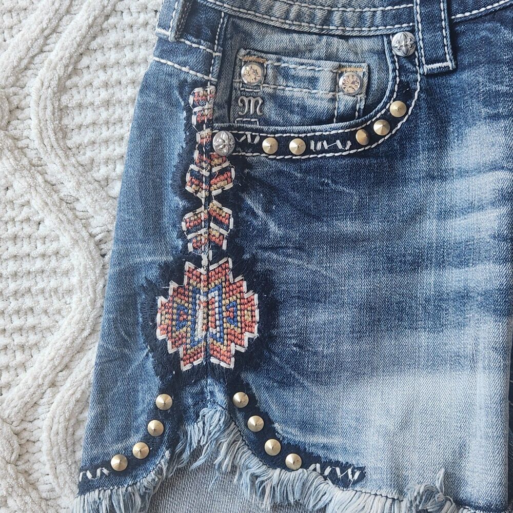 Miss Me Embellished/ Embroidered Tribal High Rise Denim Shorts Size 28 - Picture 2 of 5